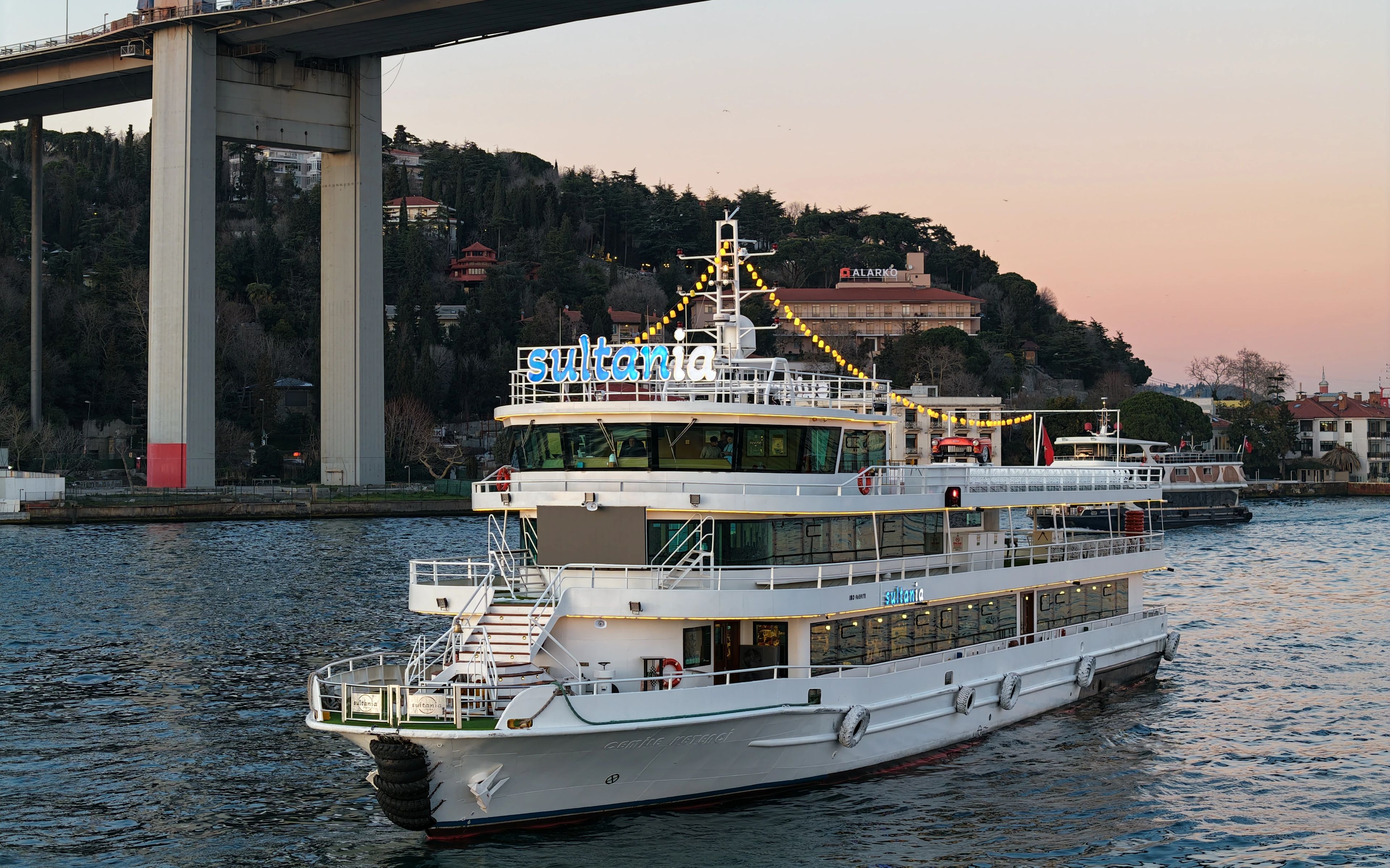 Boğaz’da Sınırsız Serpme Kahvaltı