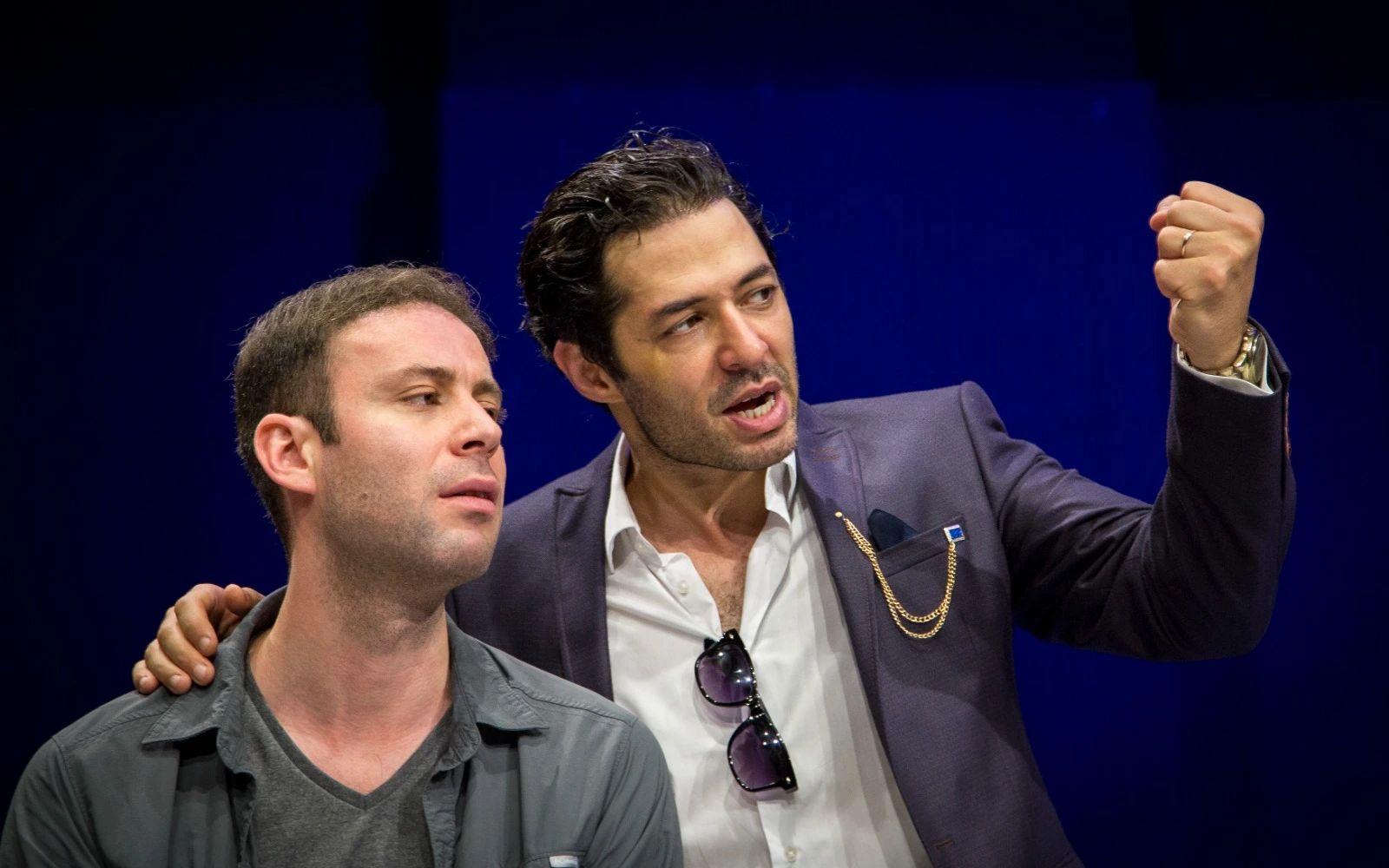 Bütün Çılgınlar Sever Beni Oyunu