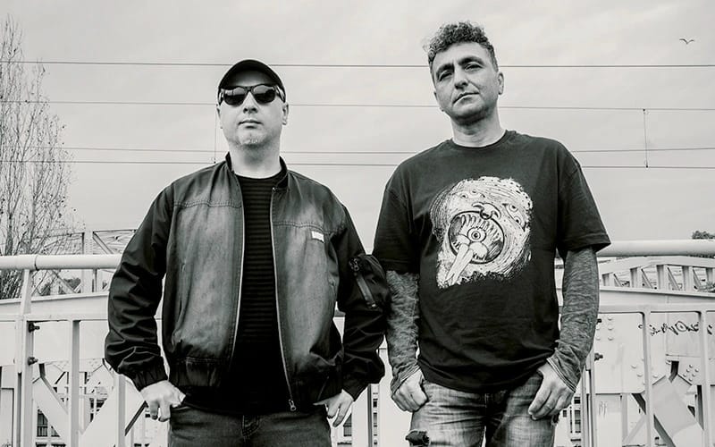 Cemiyette Pişiyorum, Öncesi: Deli Gömleği