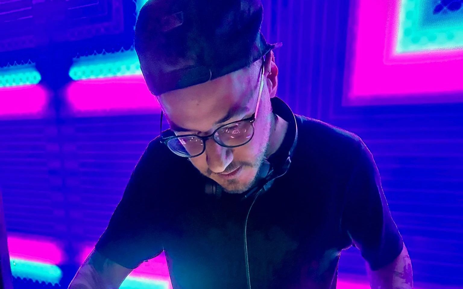 DJ Berat Ünlü ile Türkçe Pop Gecesi poster