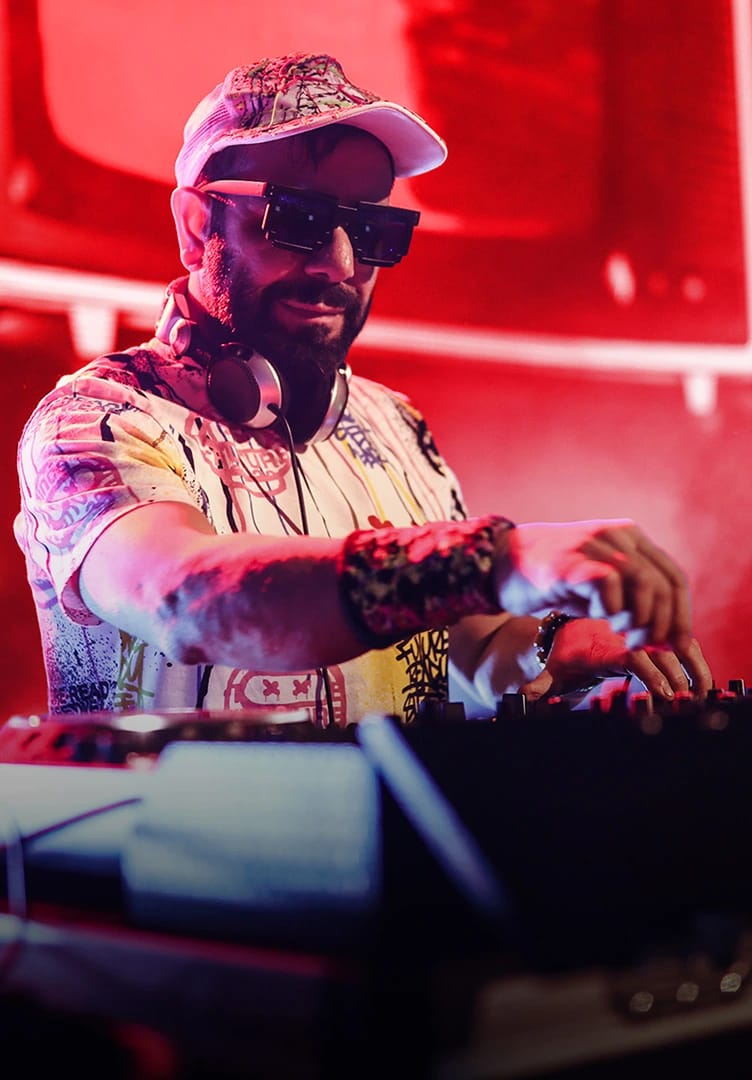 Dj Hakan Küfündür ile %100 Türkçe 90’lar 2000’ler Pop Parti