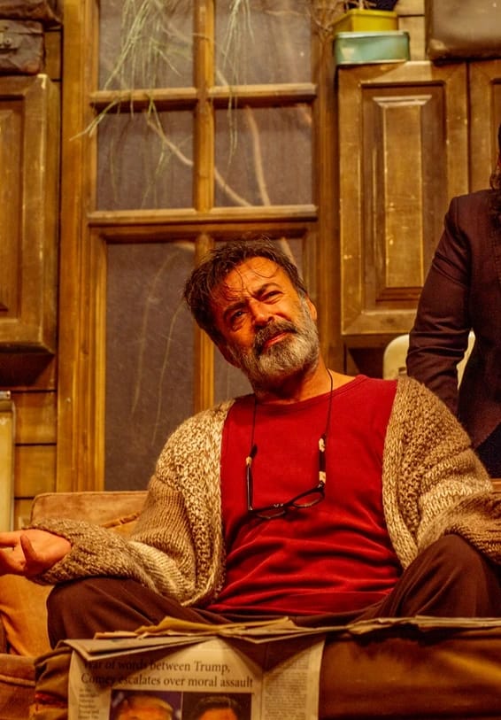 Halktan Biri - Travis Pine