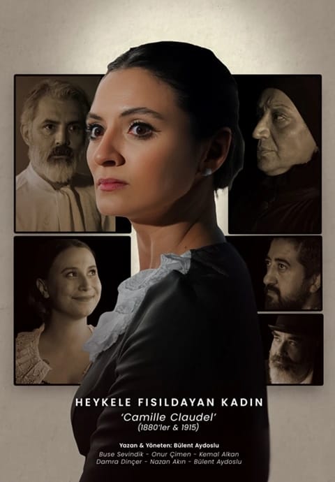 Heykele Fısıldayan Kadın 