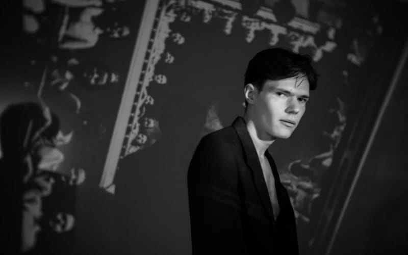 I Hate Myself Because Konseri