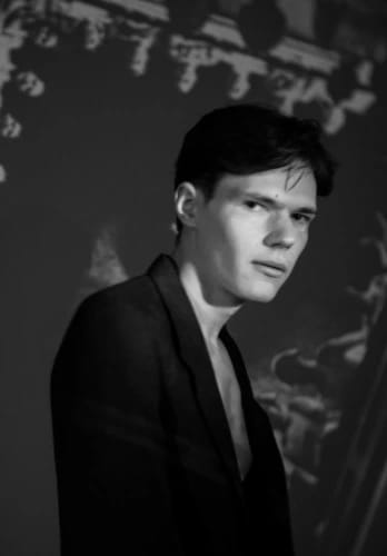 I Hate Myself Because Konseri