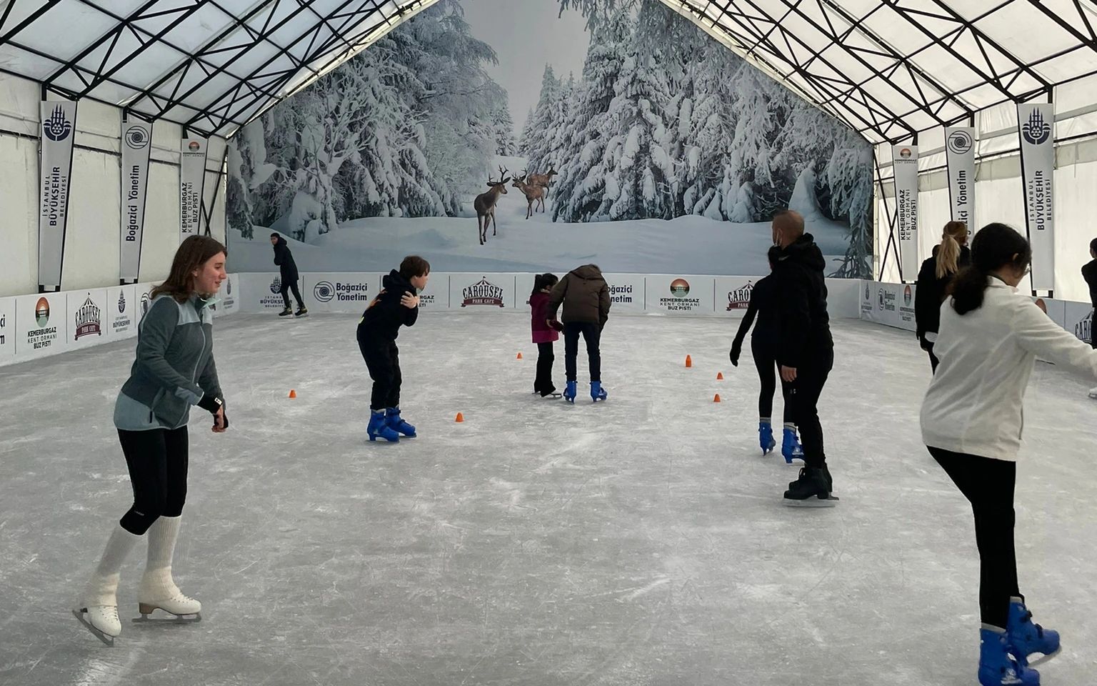 Icerink Kemerburgaz Buz Pisti
