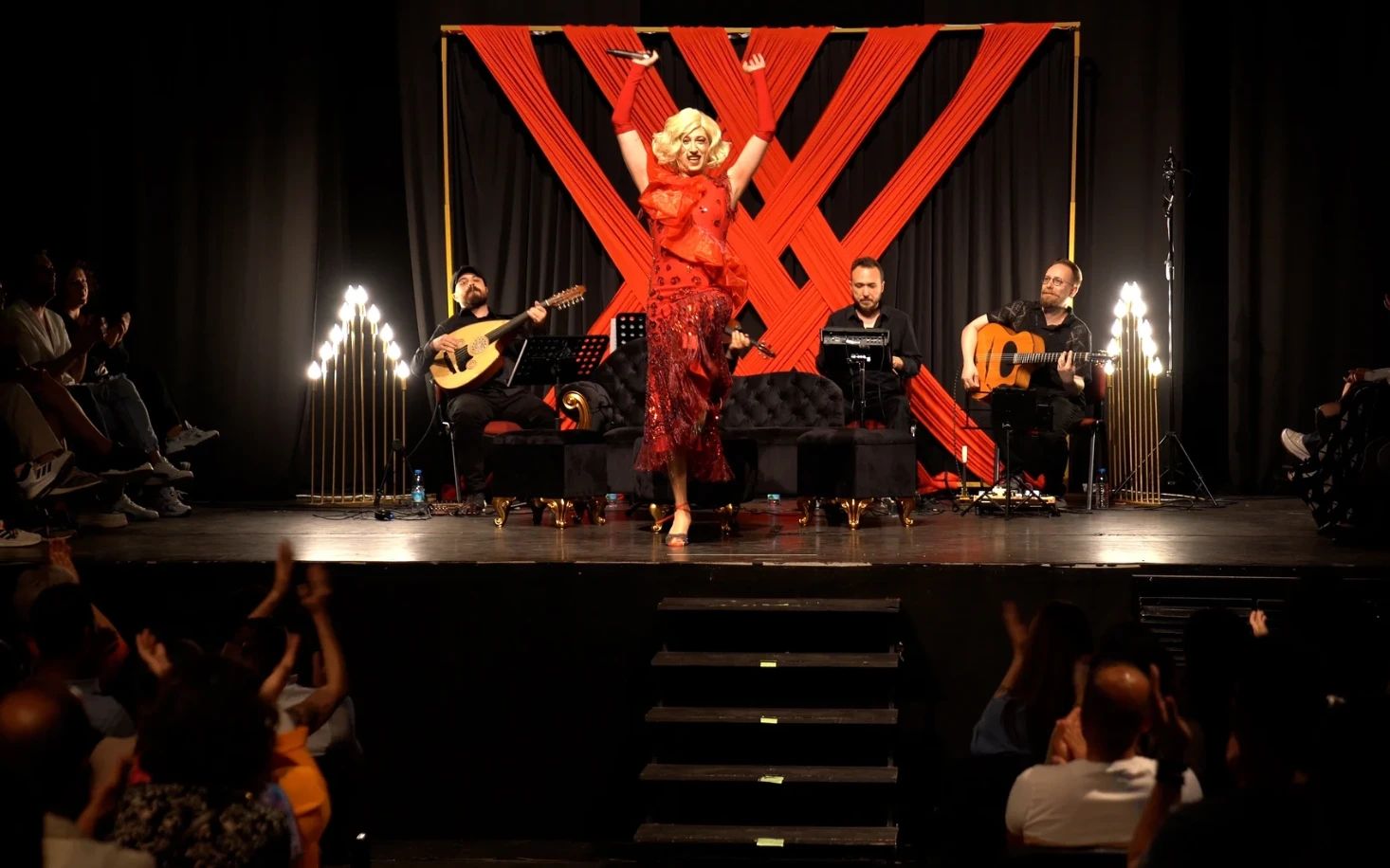 Kahpe Feleknaz ile Yemekli Gala Gecesi