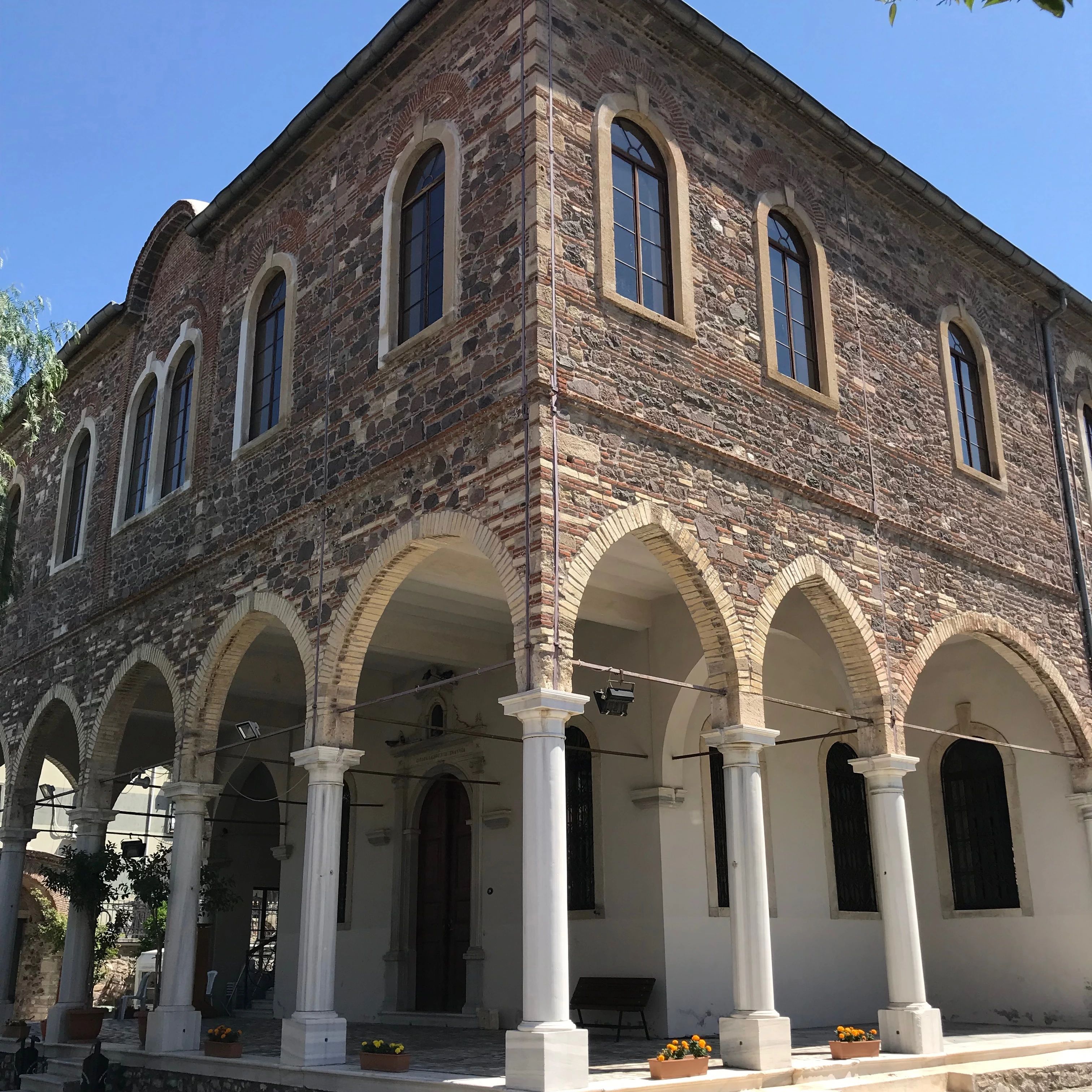 Aziz Vukolos Kilisesi mekan logosu