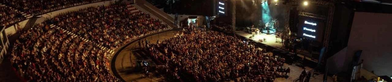 Çeşme Açıkhava Tiyatrosu görseli