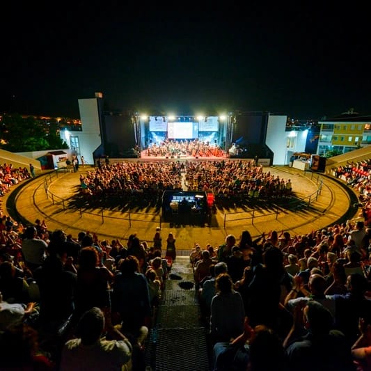 Çeşme Açıkhava Tiyatrosu görseli