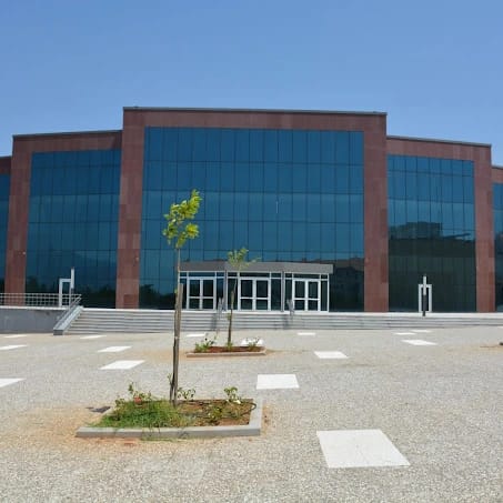 Kahramanmaraş Sütçü İmam Üniversitesi Yunus Emre Kongre Merkezi mekan logosu