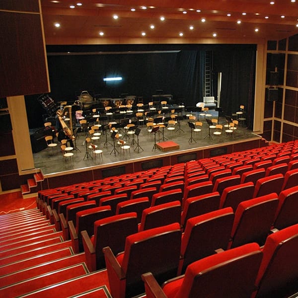 Nilüfer Belediyesi Uğur Mumcu Sahnesi mekan logosu