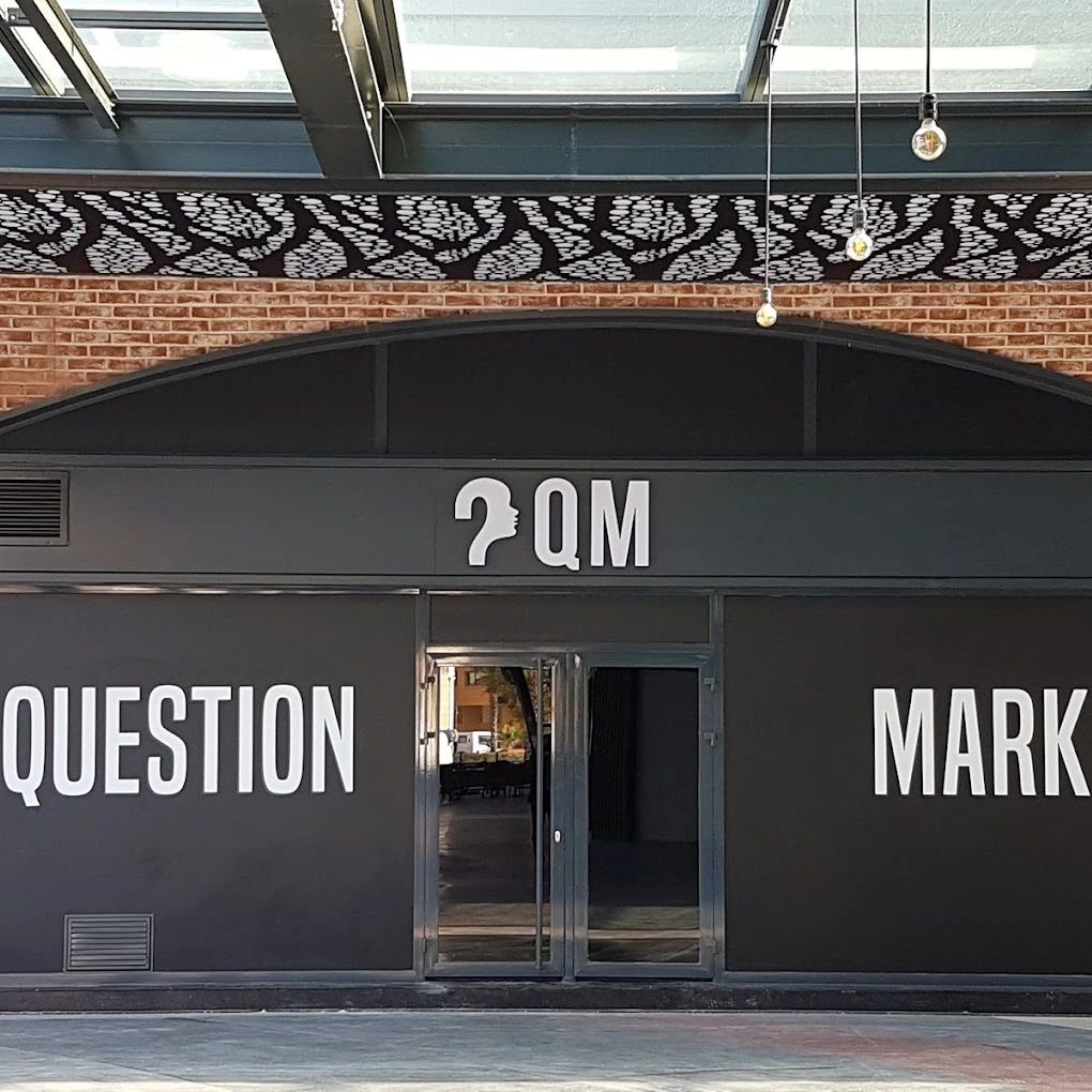 Question Mark mekan logosu