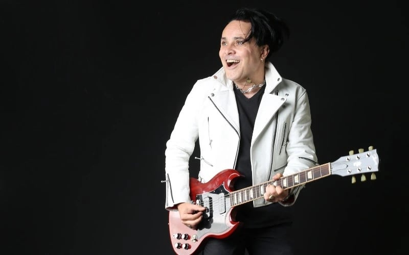 Cingi Performs Queen+