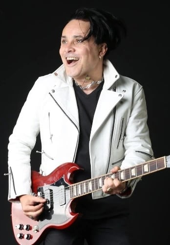 Cingi Performs Queen+