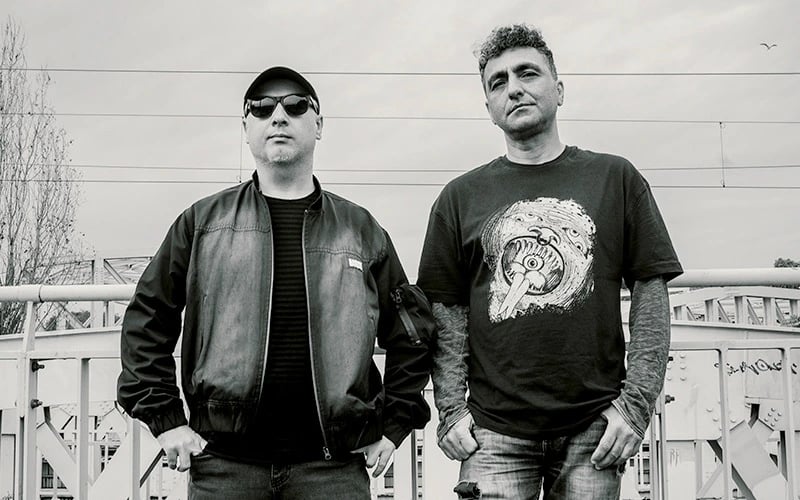 Cemiyette Pişiyorum, Öncesi: Deli Gömleği