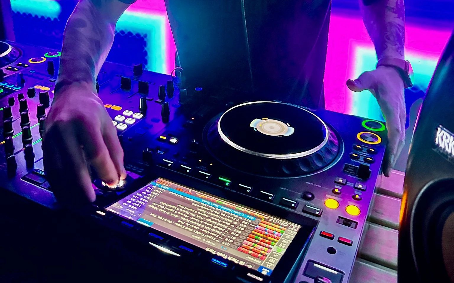 DJ Berat Ünlü ile Türkçe Pop Gecesi poster