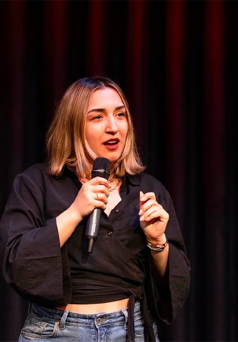 Özge Özel - Stand Up