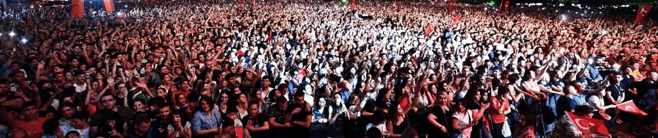 İzmir Kültürpark Zeytin Sahne (Göl Gazinosu Yanı)