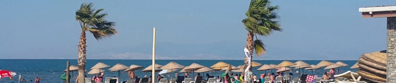 Urla Kum Deniz Plajı