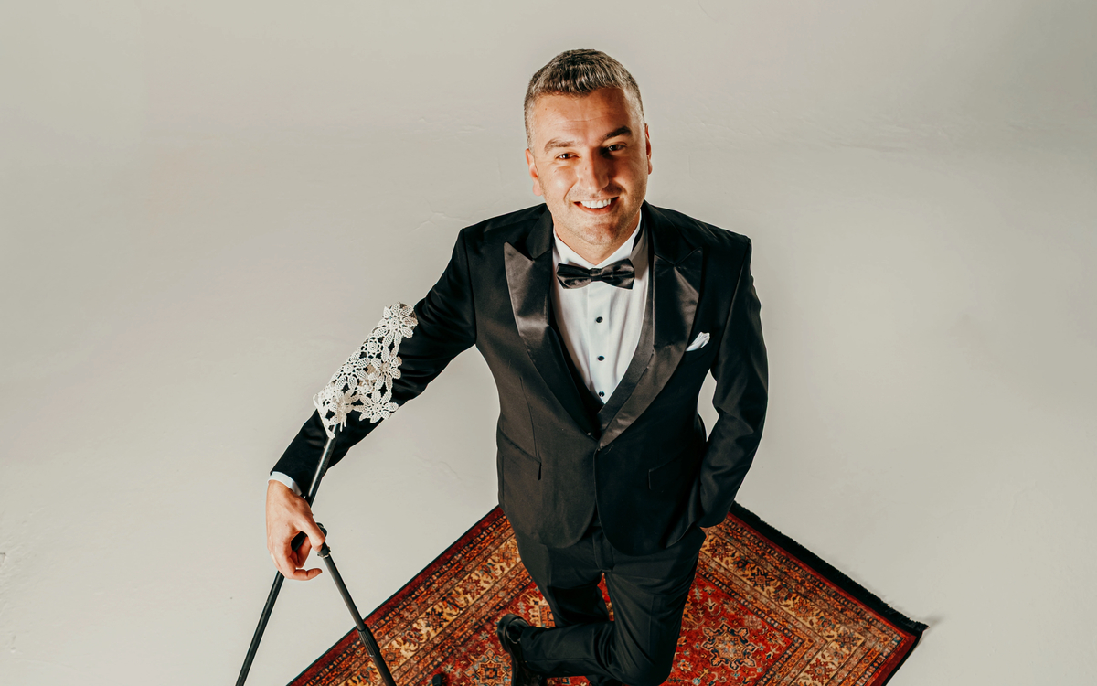 Bu Sefer Dış Ses – Stand Up