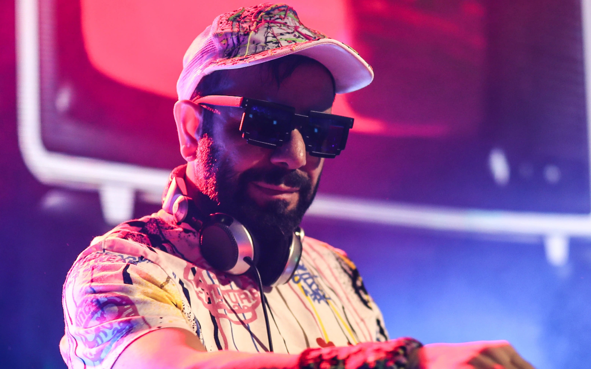 DJ Hakan Küfündür ile 90'lar 2000'ler Türkçe Pop Parti