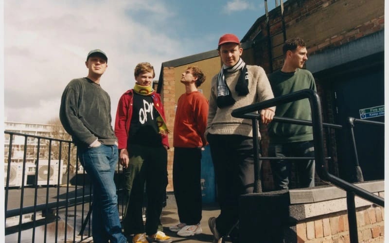 %100 Müzik Sunar: Squid, Öncesi: Yangın