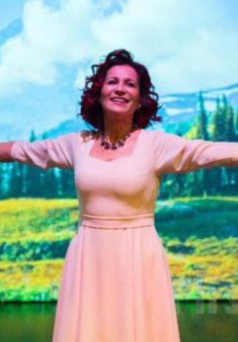 Betül Arım - Dışarda Hiçbir Şey Var Oyunu