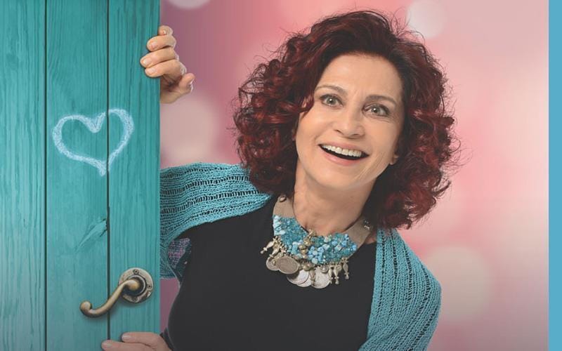 Betül Arım - Dışarda Hiçbir Şey Var Oyunu