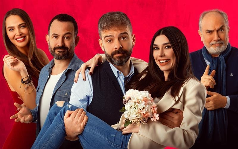 Her Aşk Biraz Komiktir Oyunu