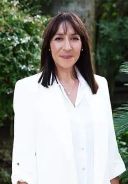 Binnur  Kaya