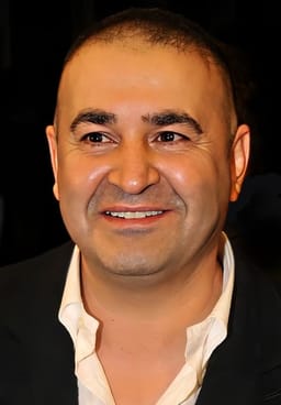 Şafak Sezer