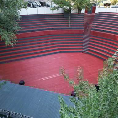 Ayrı Gezegen Açıkhava Sahne görseli