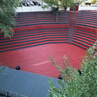 Ayrı Gezegen Gösteri Merkezi Açıkhava Sahne görseli