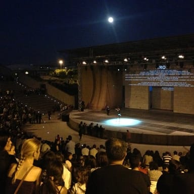 Bornova Aşık Veysel Açıkhava Tiyatrosu görseli