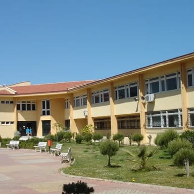 Buca Işılay Saygın Güzel Sanatlar Lisesi Konferans Salonu görseli