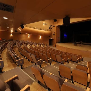 İzmir Devlet Tiyatrosu Bornova Bozkurt Kuruç Sahnesi görseli