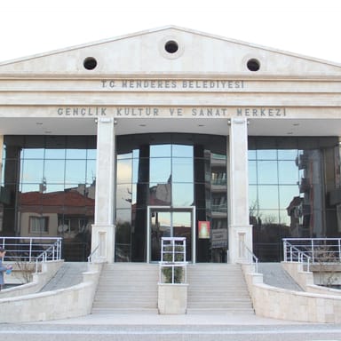 Menderes Kültür Merkezi Amfi Tiyatro görseli