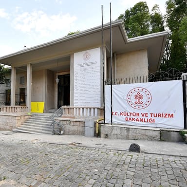 Tarık Zafer Tunaya Kültür Merkezi görseli