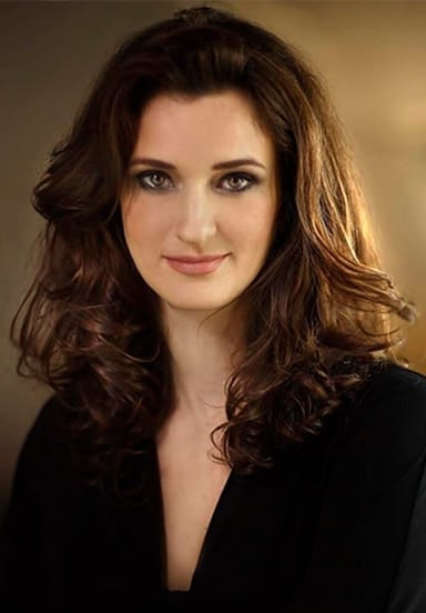 Anjelika  Akbar