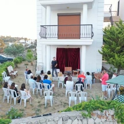 Bahçede Tiyatro