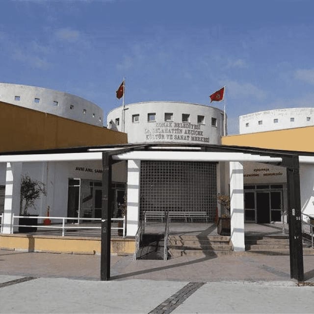 Selahattin Akçiçek Kültür Ve Sanat Merkezi - Gülriz Sururi Sahnesi