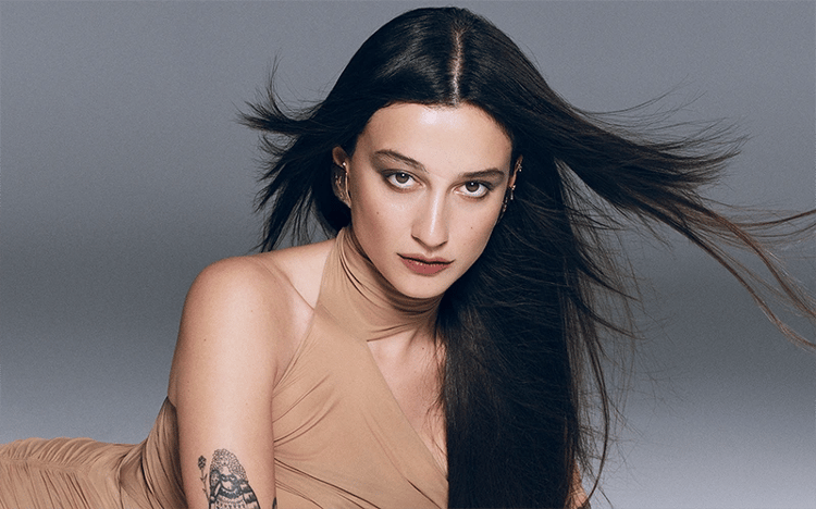  Melike Şahin    