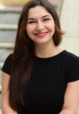 Ayça  Işıldar sanatçı fotoğrafı