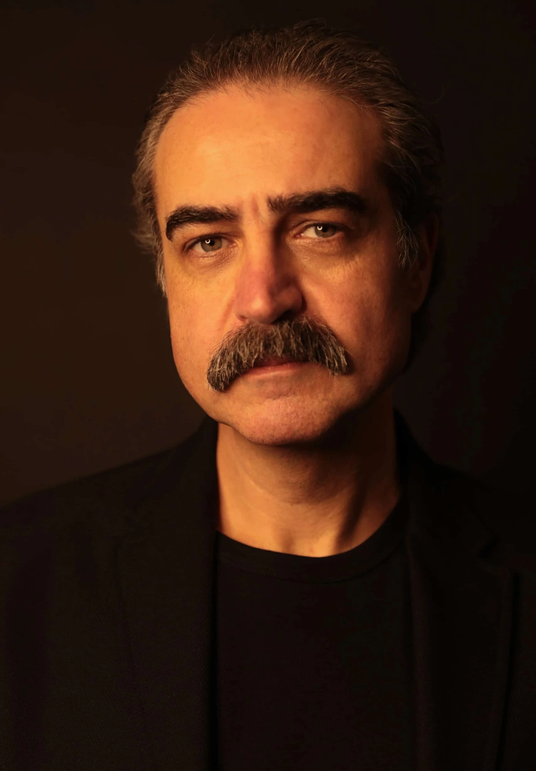 Bülent Alkış sanatçı fotoğrafı