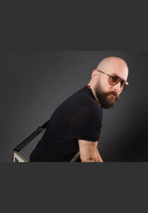 Çağrı Sertel sanatçı fotoğrafı