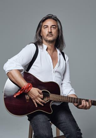 Çelik sanatçı fotoğrafı