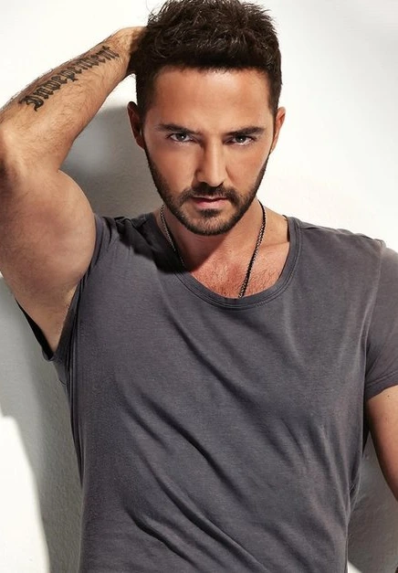 Gökhan Özen sanatçı fotoğrafı