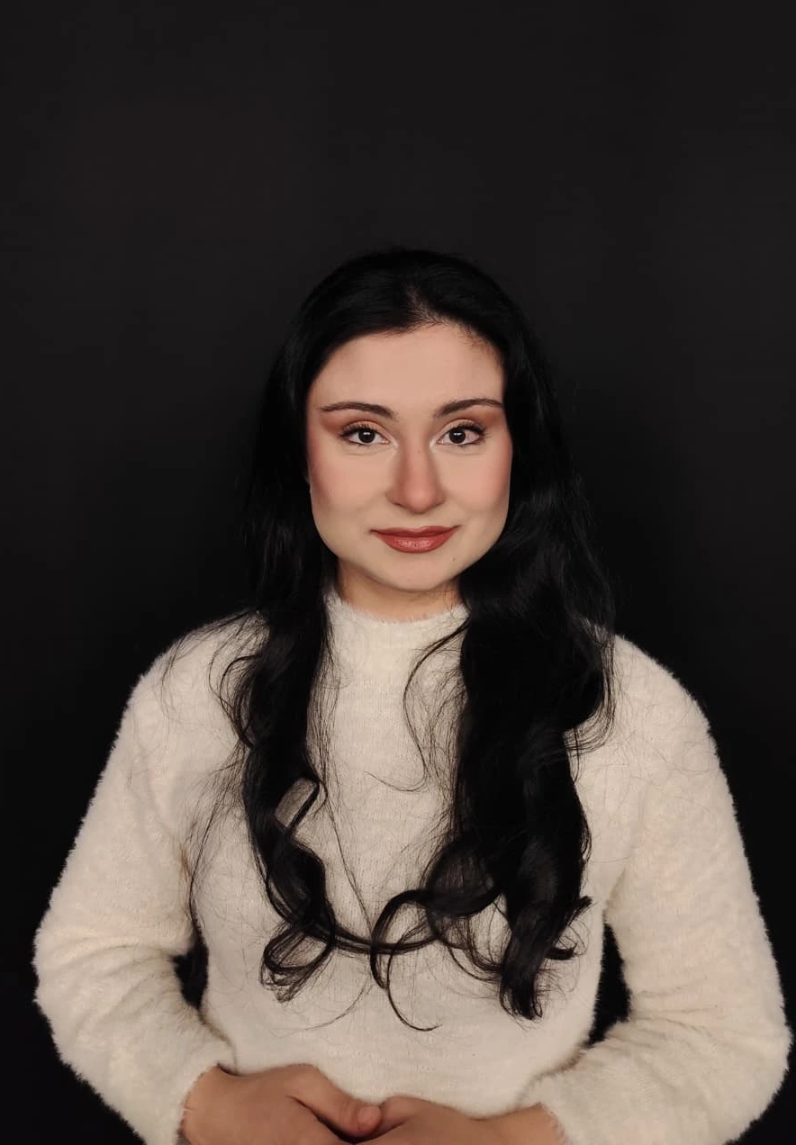 Kardelen Erdoğan sanatçı fotoğrafı