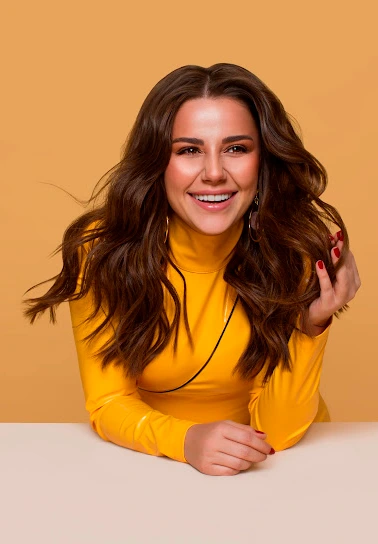 Merve Özbey sanatçı fotoğrafı
